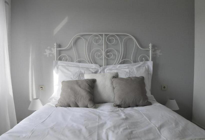 شقة 4 غرف, La Maison Des Artistes