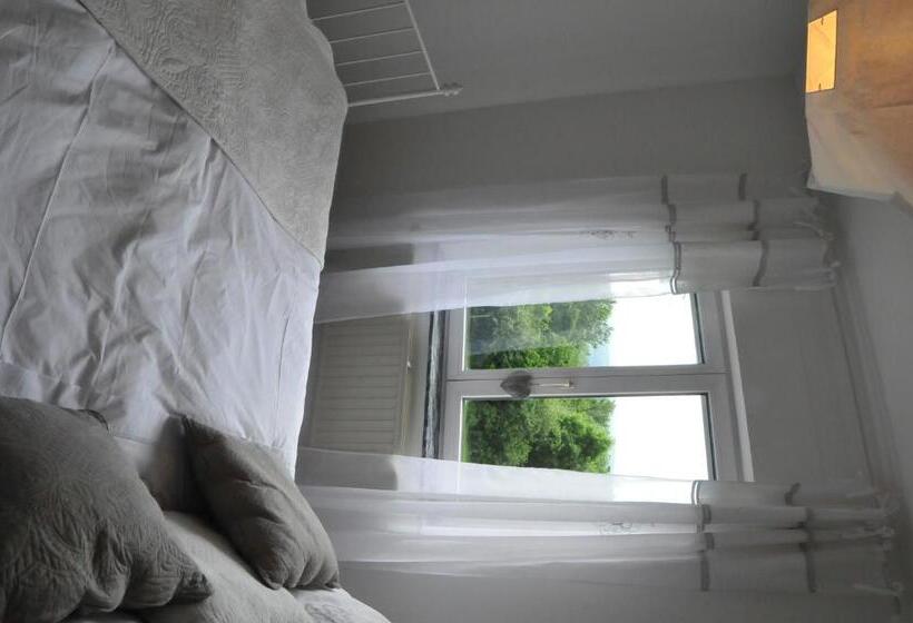 شقة 4 غرف, La Maison Des Artistes