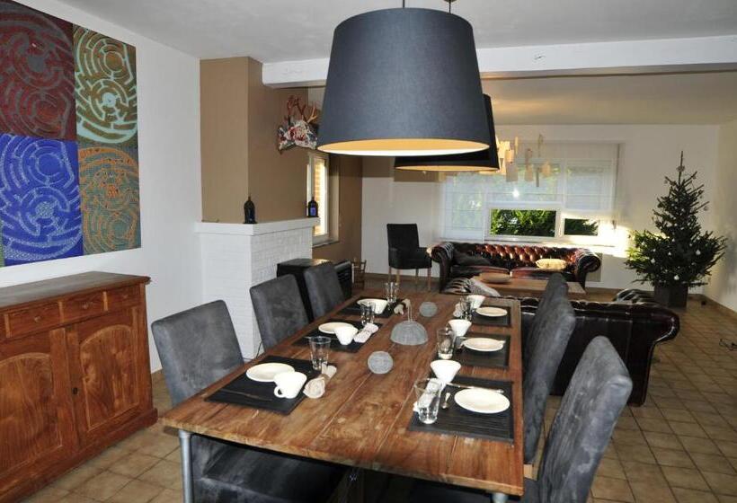 شقة 4 غرف, La Maison Des Artistes