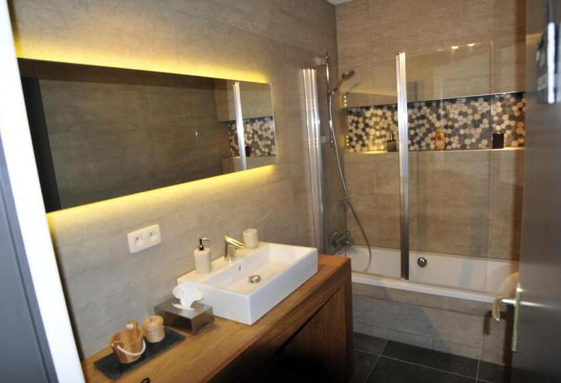 شقة 4 غرف, La Maison Des Artistes