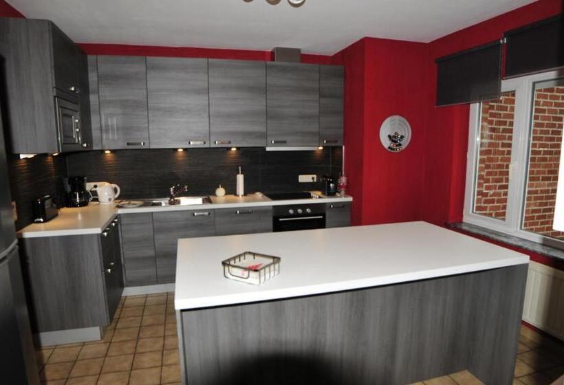 شقة 4 غرف, La Maison Des Artistes