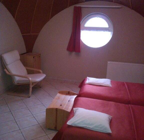 غرفة قياسية, Nautilus étterem és Panzió