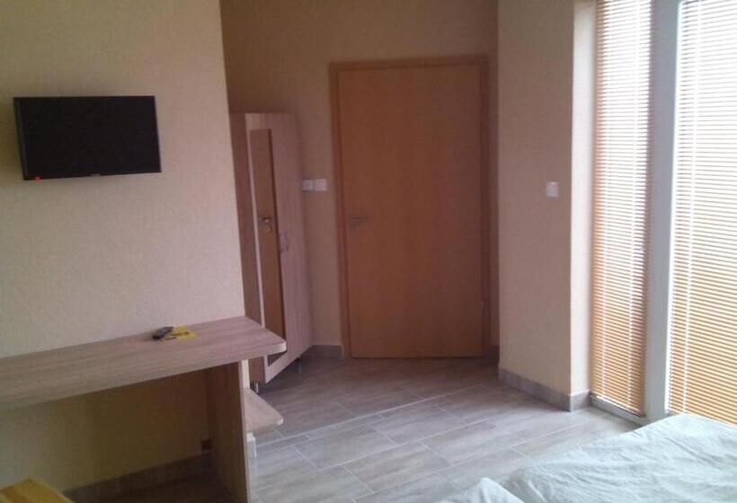 غرفة ديلوكس, Nautilus étterem és Panzió