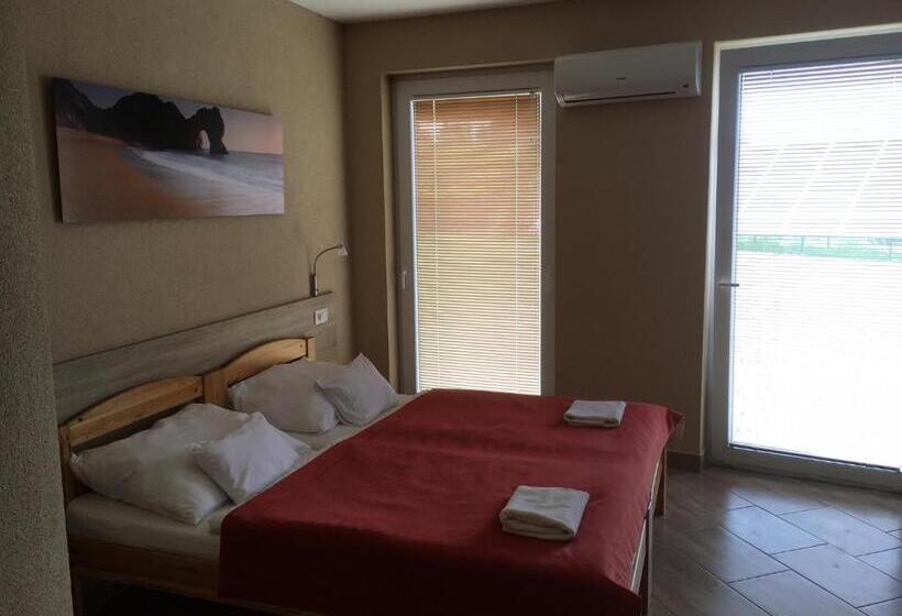 غرفة ديلوكس, Nautilus étterem és Panzió