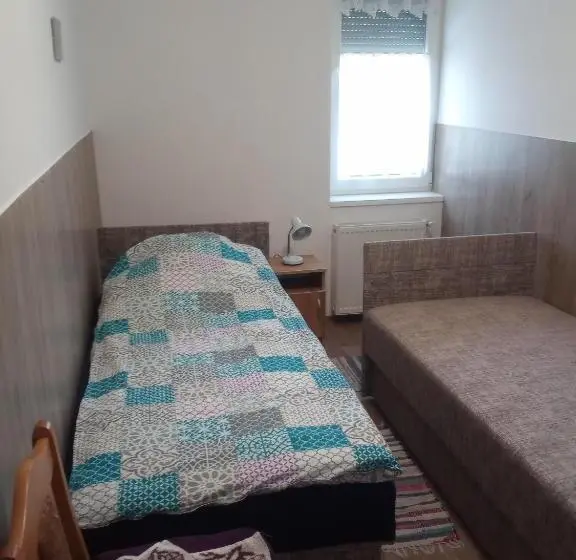 バス共有のスタンダードルーム, Budai Vám Apartmanház