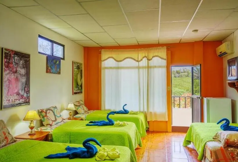 اتاق استاندارد چهار تخته, Hospedaje Germania