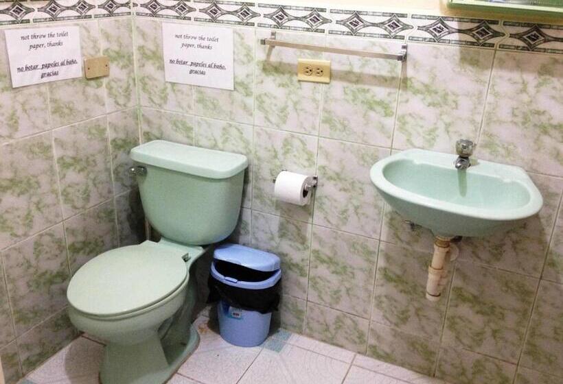 חדר סטנדרט לארבעה, Hospedaje Germania