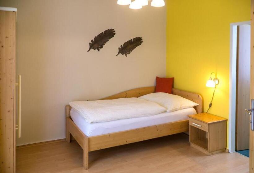 Quarto Estandar Individual, Pension & Reitstall Inghofer