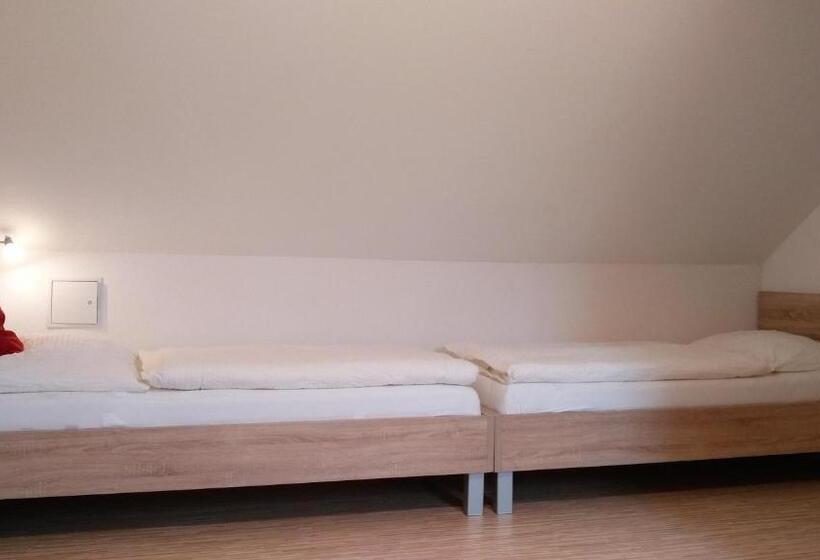 جناح عائلي, Pension & Reitstall Inghofer