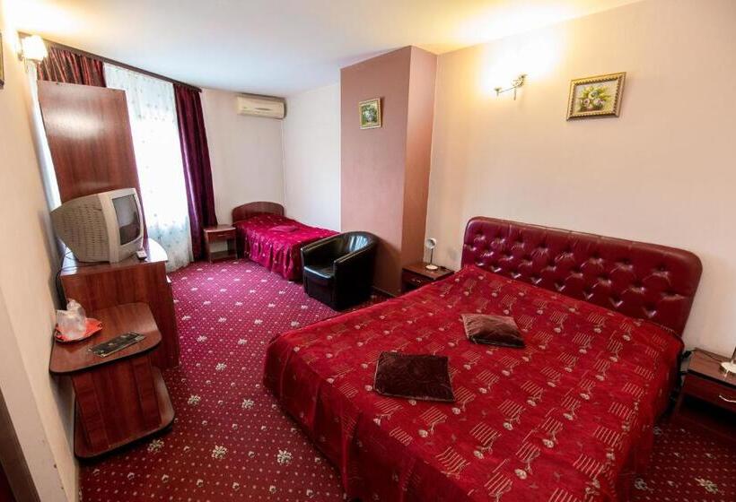 اتاق استاندارد سه نفره, Pensiunea Crystal