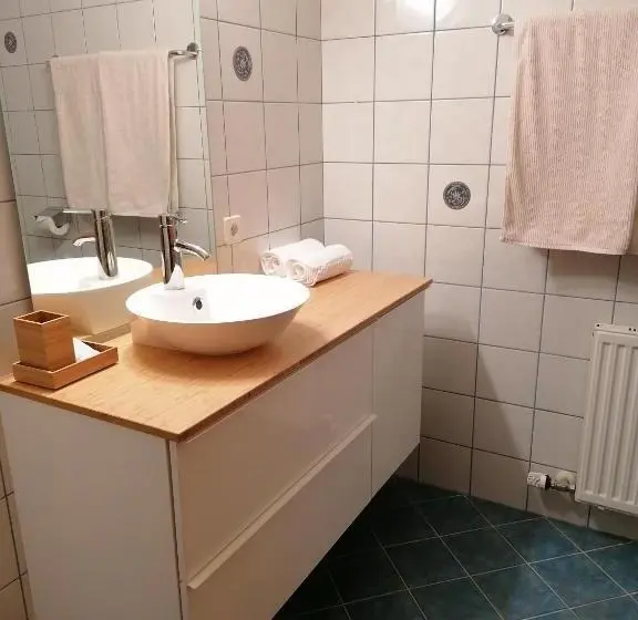 Perhehuone, Berggasthof Hintergföll