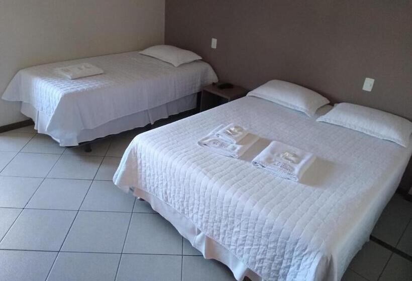 חדר סטנדרט לשלושה, Ravenna