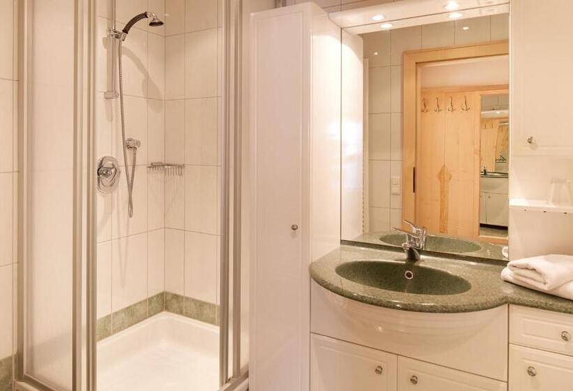 إستديو عائلى, Jagdhof