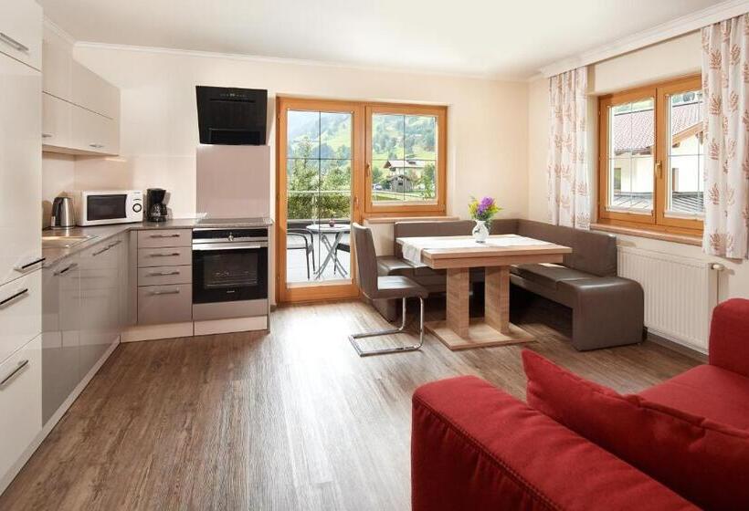 شقة غرفتين, Jagdhof