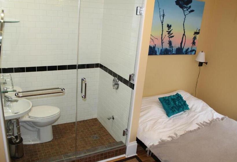 Chambre Standard, The Novel Stay
