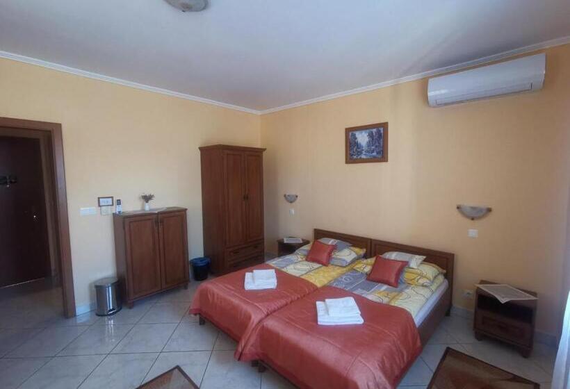 דירת חדר בקומת קרקע, Harmónia Panzió