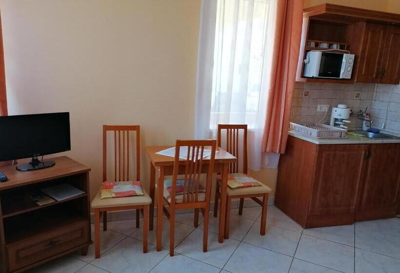 דירת חדר בקומת קרקע, Harmónia Panzió