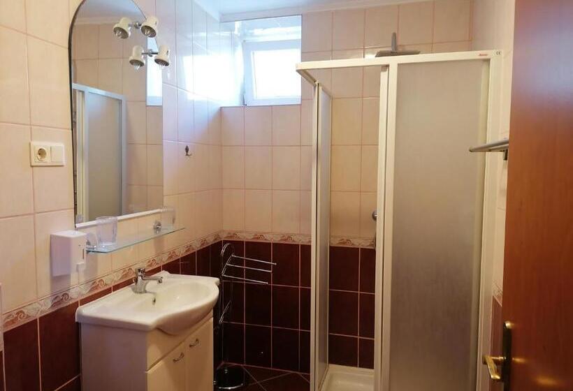 דירת חדר בקומת קרקע, Harmónia Panzió