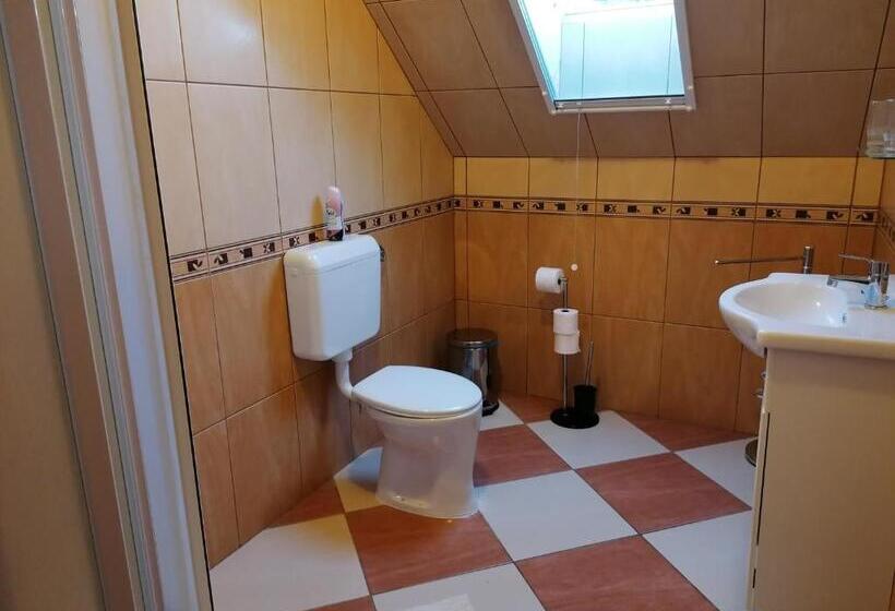 סוויטה משפחתית, Harmónia Panzió