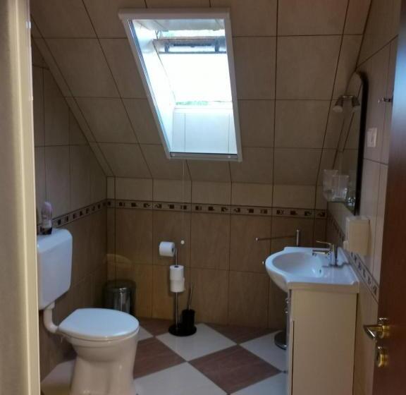 סוויטה משפחתית, Harmónia Panzió