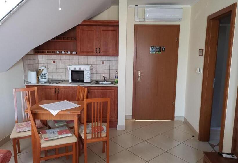 סוויטה משפחתית, Harmónia Panzió