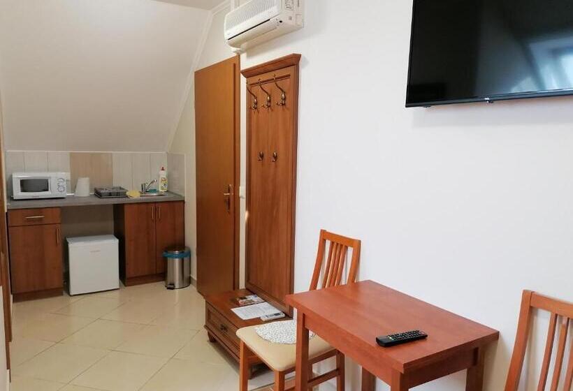 דירת חדר, Harmónia Panzió