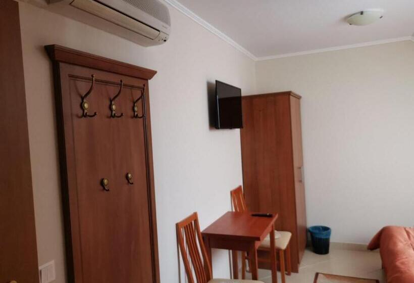 דירת חדר, Harmónia Panzió