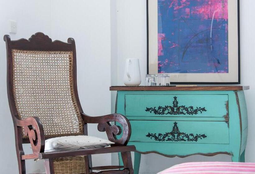 Семейный Номер, Ashburnham Tea Estate