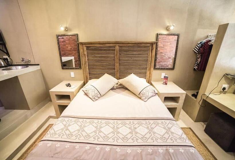 اتاق لوکس, Butlers Crown