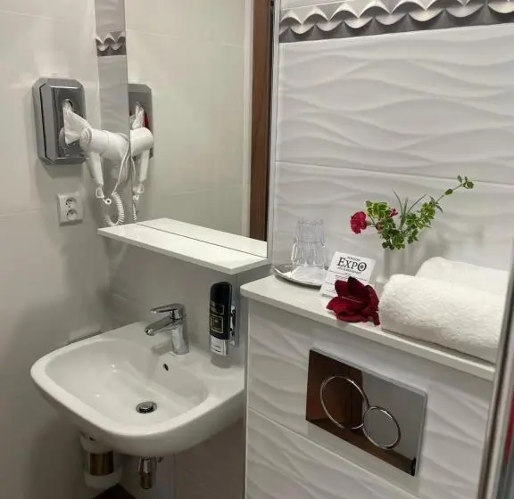 Deluxe-huone Puutarhanäkymä, Garni Expo