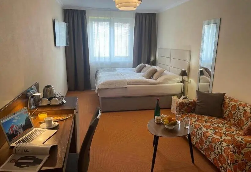 Deluxe-huone Puutarhanäkymä, Garni Expo