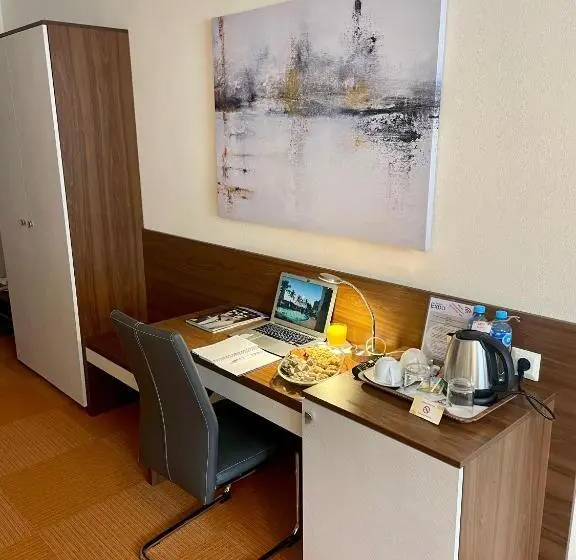 Deluxe-huone Puutarhanäkymä, Garni Expo