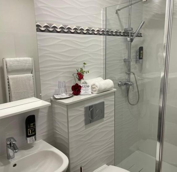 اتاق لوکس با چشم‌انداز باغ, Garni Expo