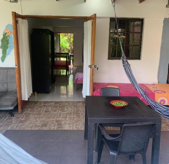 Номер Стандарт Трехместный, Hostal Casaluna San Andres