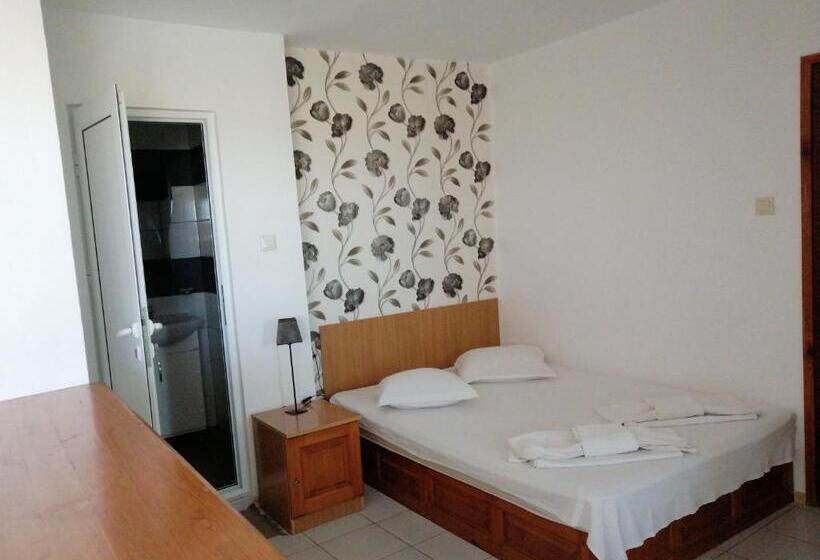 סוויטת ג'וניור עם מרפסת, Ianakiev Guest House