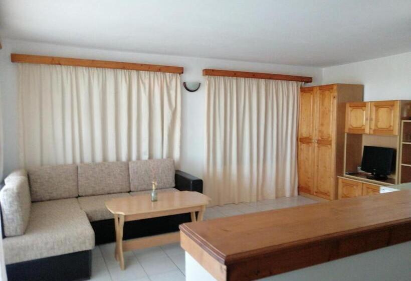 Полулюкс с Балконом, Ianakiev Guest House