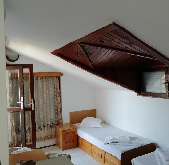 Четырехместный Номер Стандарт Вид на Сад, Ianakiev Guest House