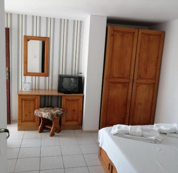 חדר סטנדרט לארבעה נוף לים, Ianakiev Guest House