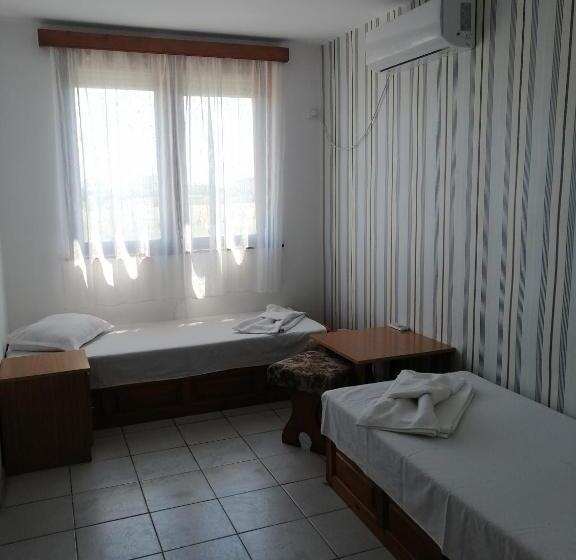 חדר סטנדרט לארבעה נוף לים, Ianakiev Guest House