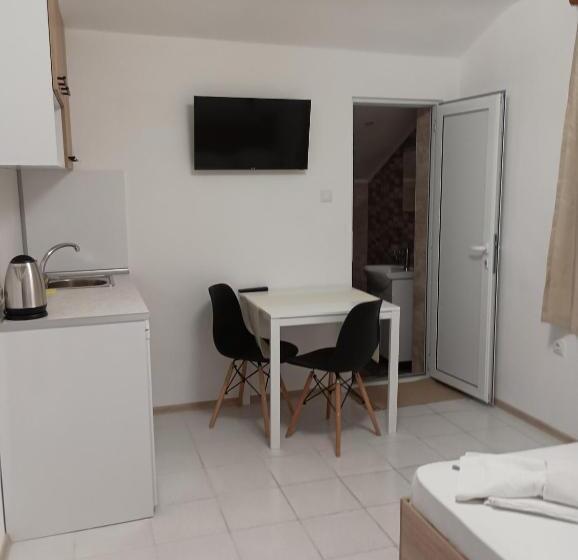 חדר משפחתי נוף לגינה, Ianakiev Guest House