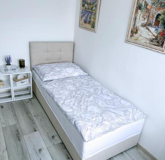 اتاق راحتی یک تخته, Penzion Dmz