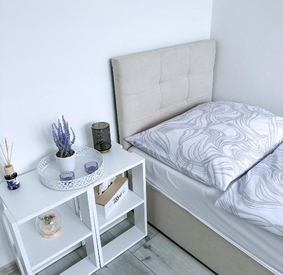 اتاق راحتی یک تخته, Penzion Dmz