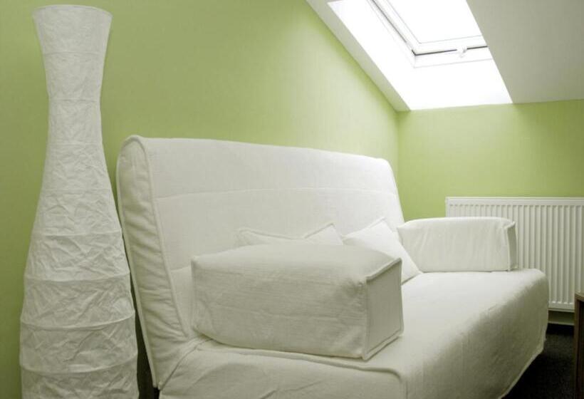 اتاق استاندارد سه نفره, Penzion Dmz