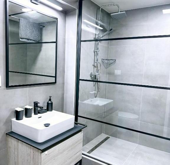 سوییت لوکس, Penzion Dmz