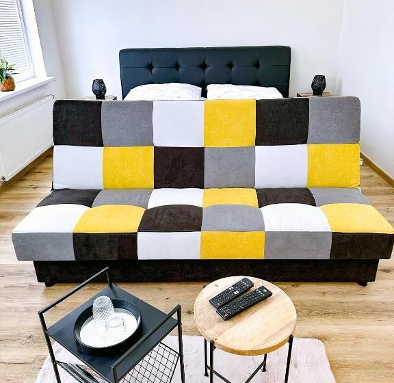 سوییت لوکس, Penzion Dmz