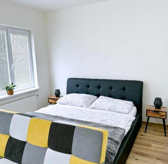 سوییت لوکس, Penzion Dmz