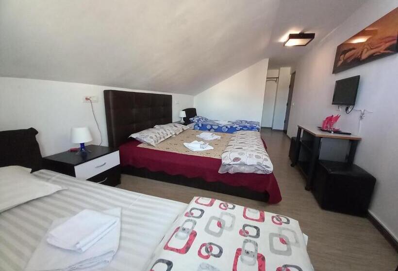 Economy Quadruple Room, Villa Zorba