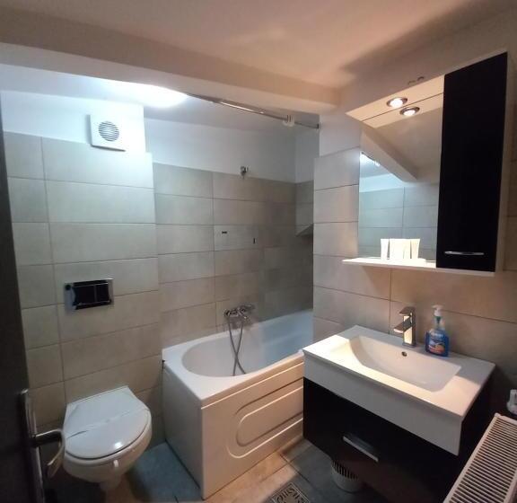 Economy Quadruple Room, Villa Zorba