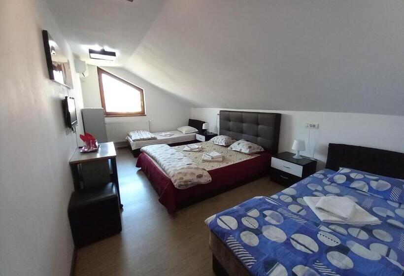 Economy Quadruple Room, Villa Zorba