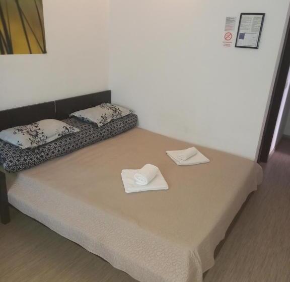 اتاق خانوادگی, Villa Zorba